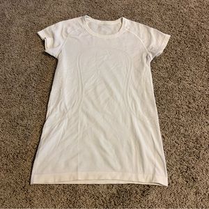 Lululemon swiftly tech short sleeve size 8